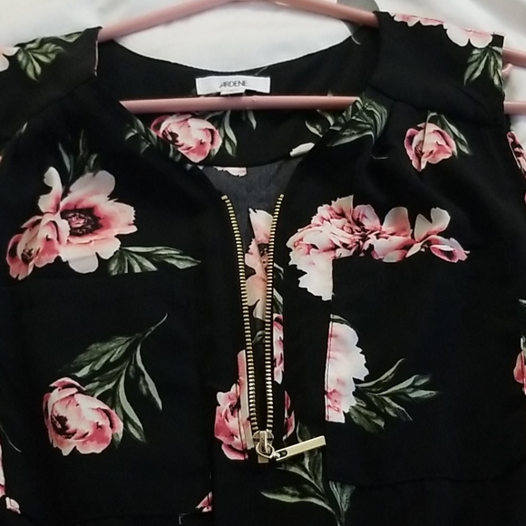 Floral top with sinched elastic waist - Picture 5 of 6